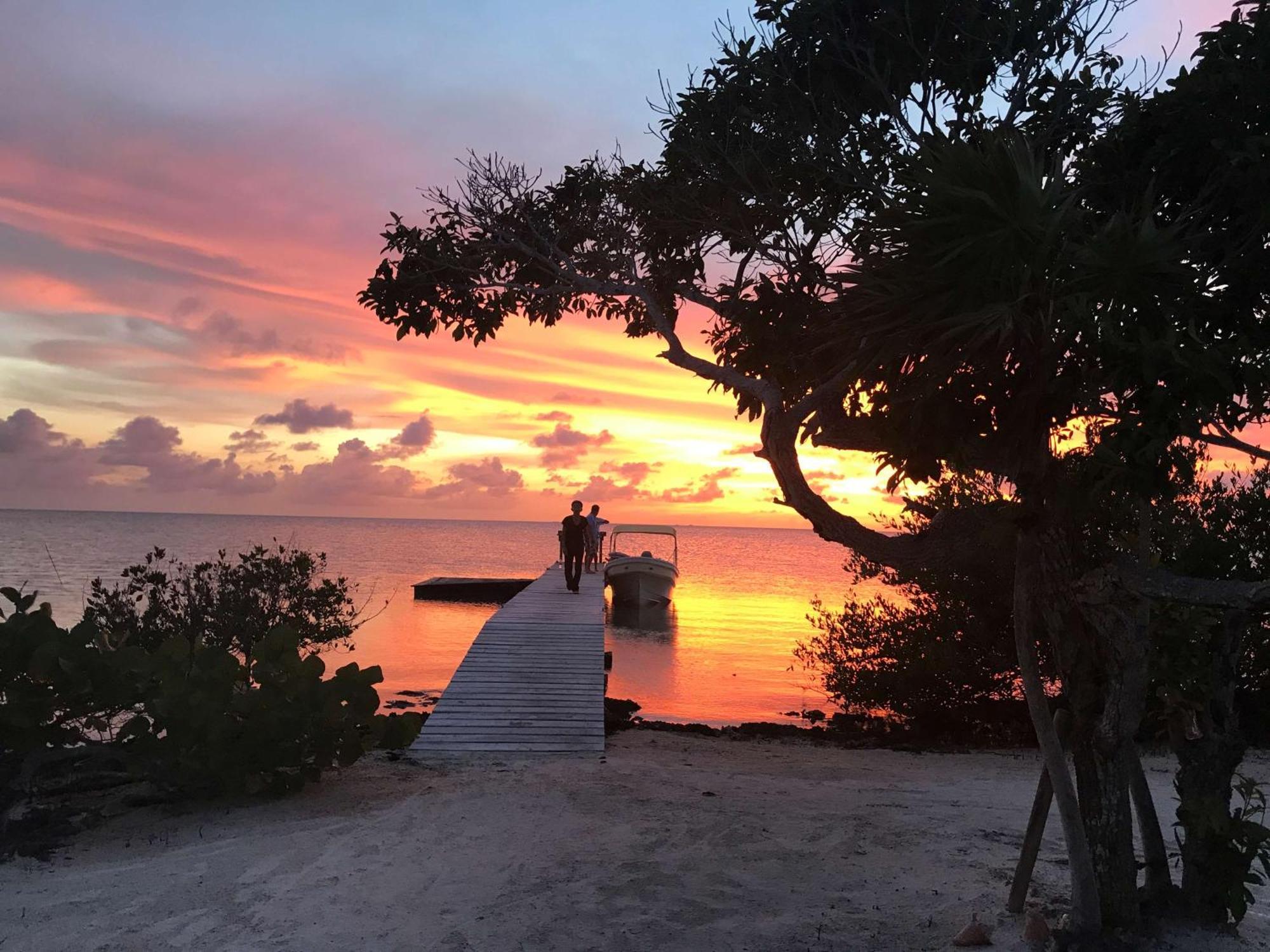Mahogany Bay Resort And Beach Club, Curio Collection San Pedro  Ngoại thất bức ảnh
